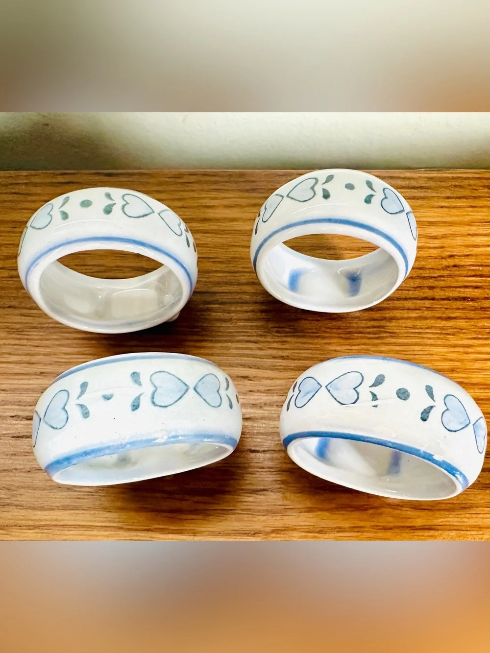 Vintage Set of 4 Ceramic Blue Heart Napkin Rings Hand Painted Footed 1.5” - EUC
